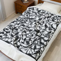 Elegant Velveteen Plush Blanket, Cozy Home Decor for All Seasons, Perfect for Gifting, Stylish Throw for Relaxation, Decorative Comforter
